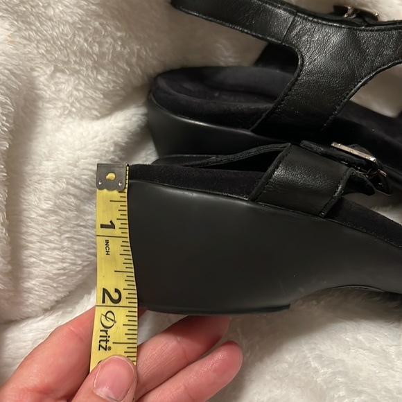 Mephisto black leather sandals buckle accent - Picture 8 of 12